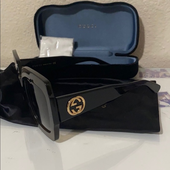 Autentic Gucci Sunglasses - Picture 4 of 7